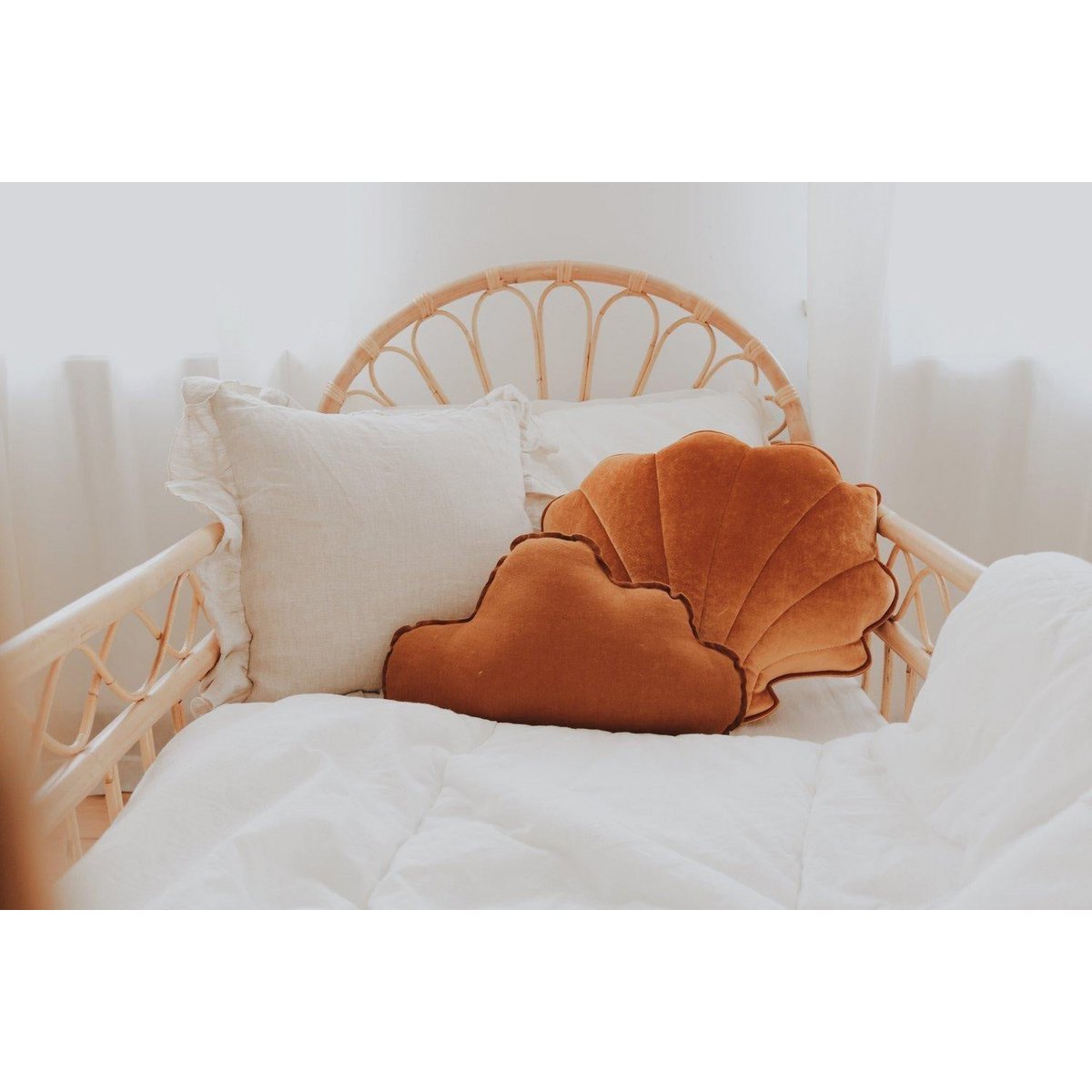 Fluwelen schelpkussen 'Gold Pearl'