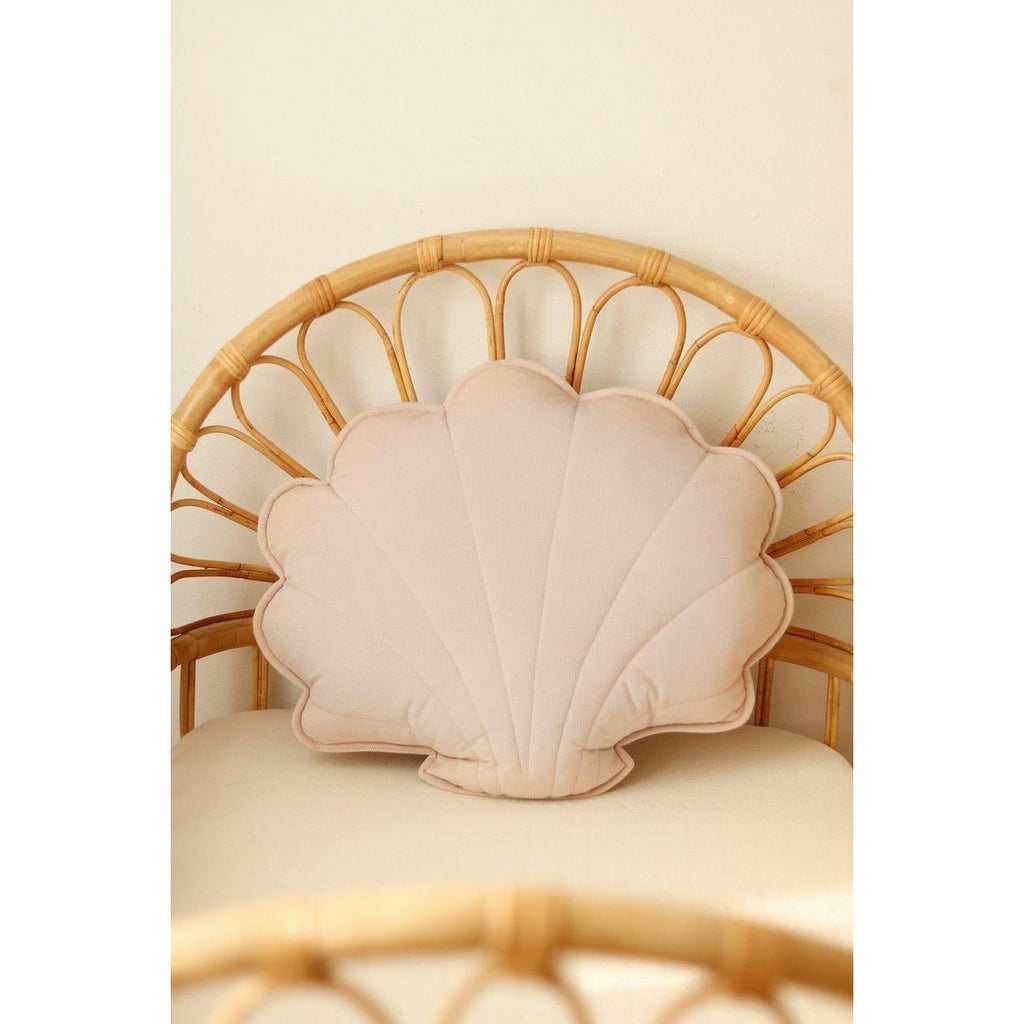 Fluwelen schelpkussen 'Poederroze'