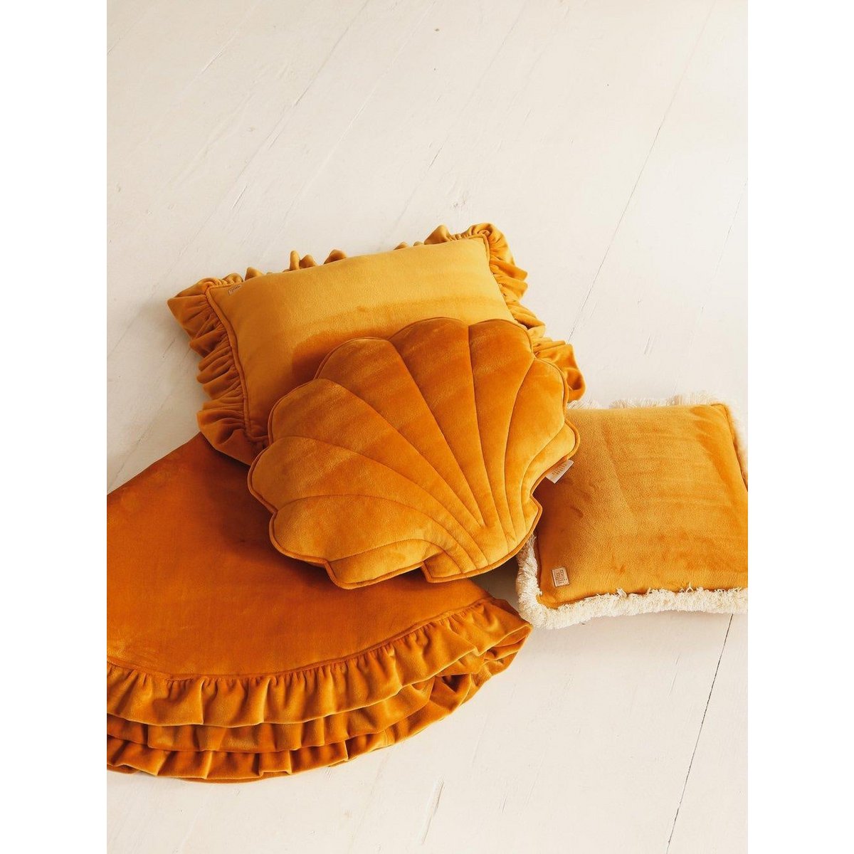 Zachte fluwelen mat met franje “Mosterd”