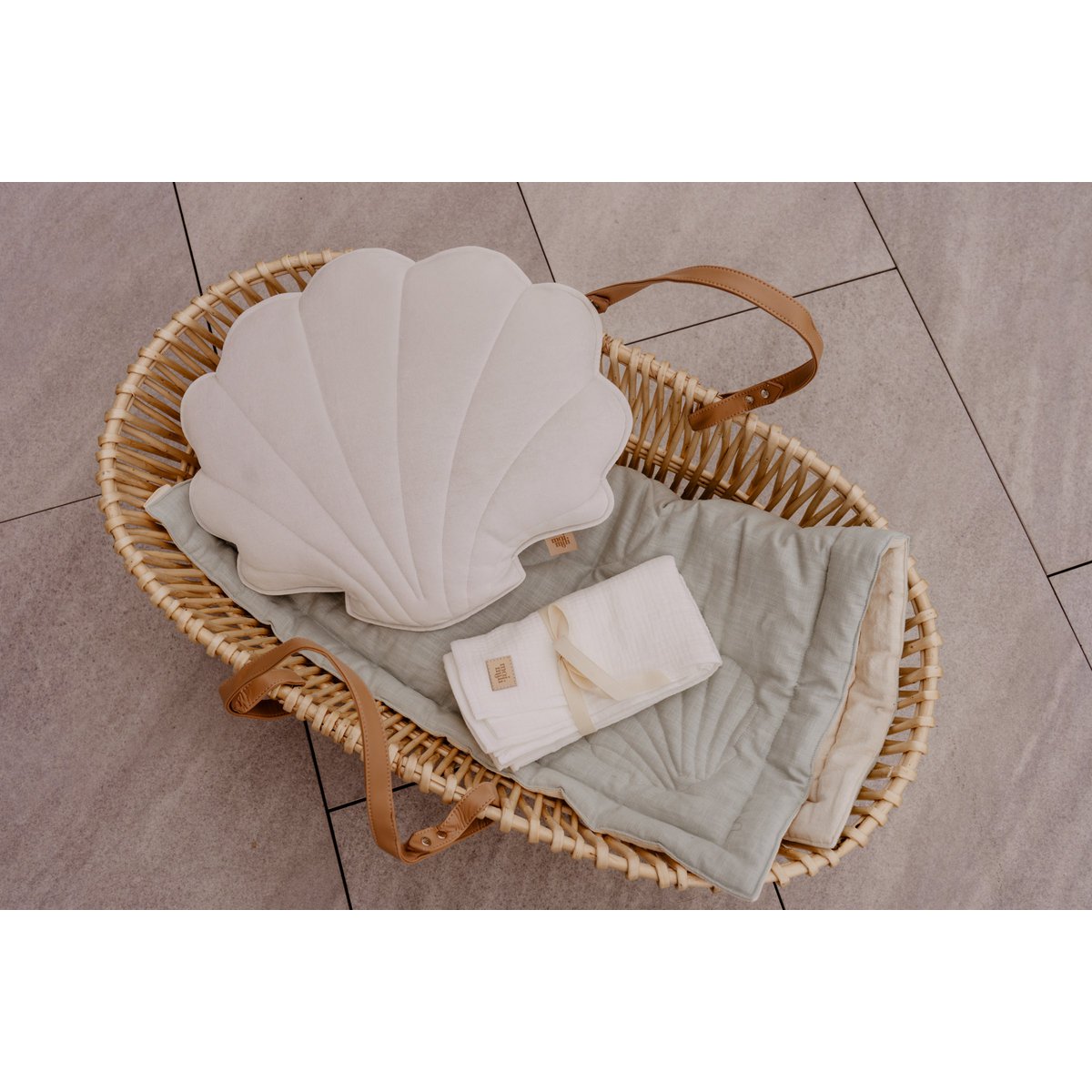 Fluwelen schelpkussen 'Wit'