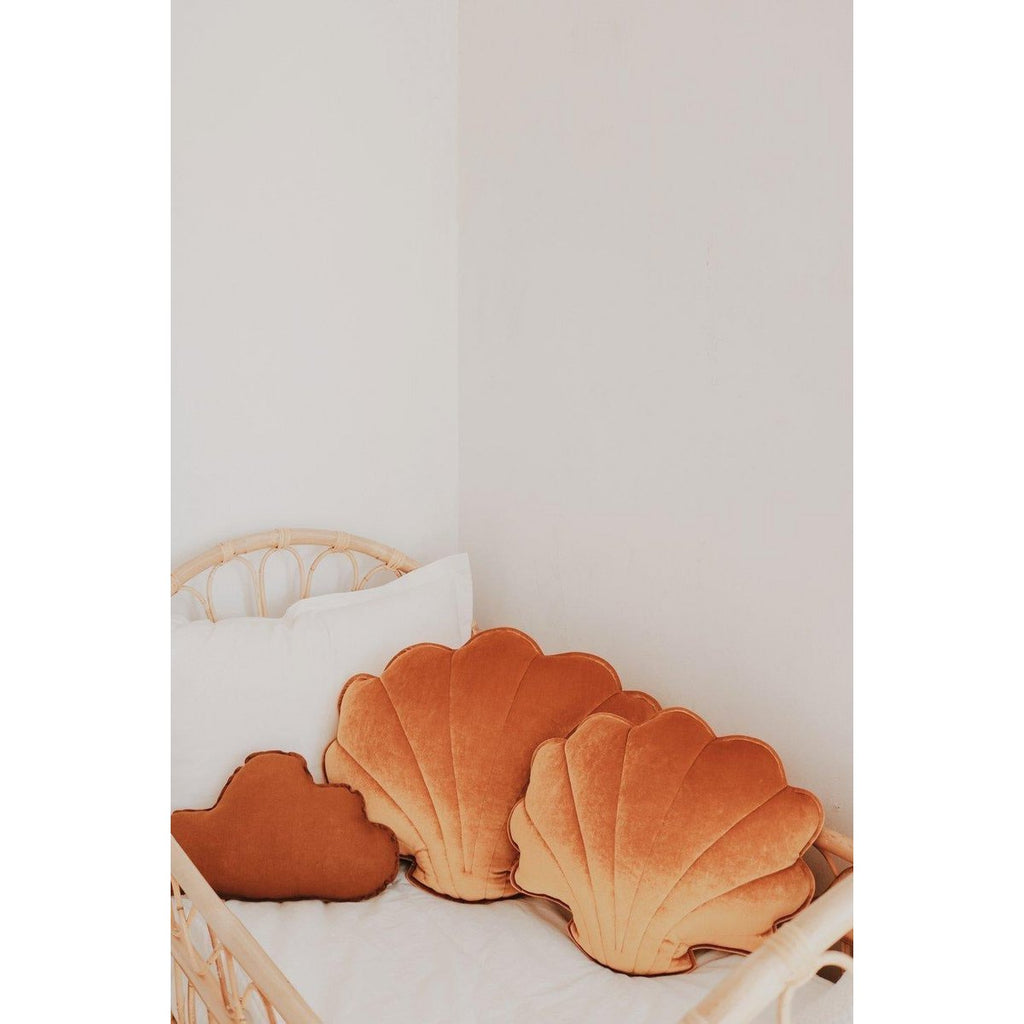 Fluwelen schelpkussen 'Gold Pearl'