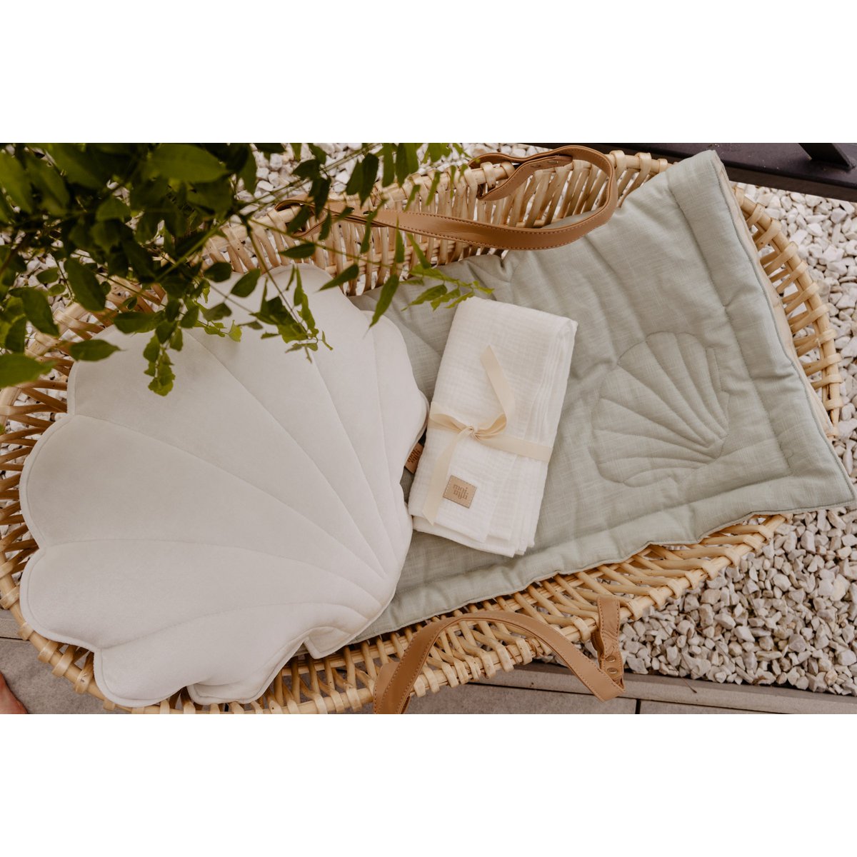 Fluwelen schelpkussen 'Wit'