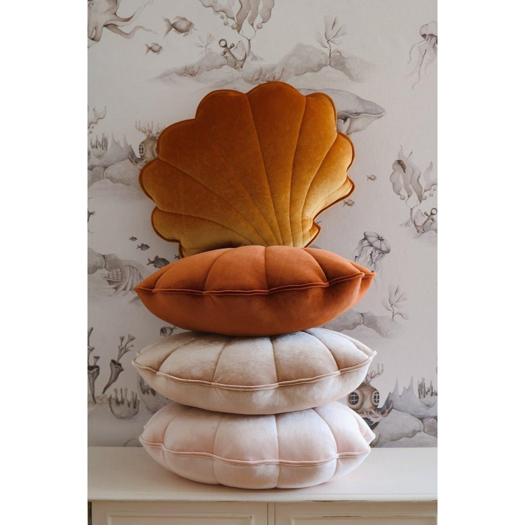 Fluwelen schelpkussen 'Gold Pearl'