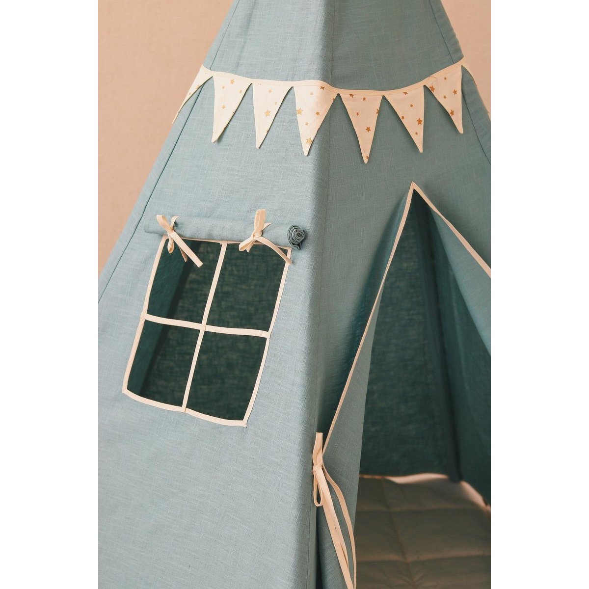 Tipi "Gold Star" met guirlande