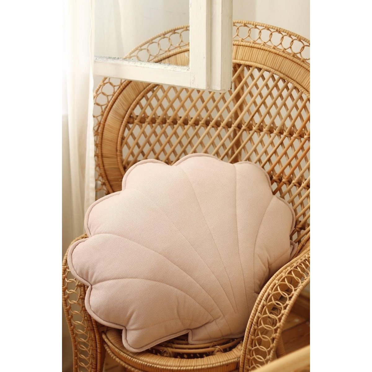 Fluwelen schelpkussen 'Poederroze'