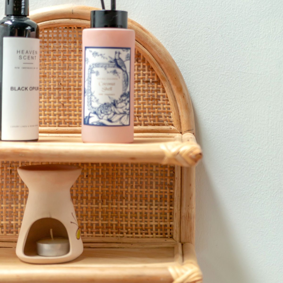 Rotan Wandplank 30x30 cm | Hangend plankje TIASA beige