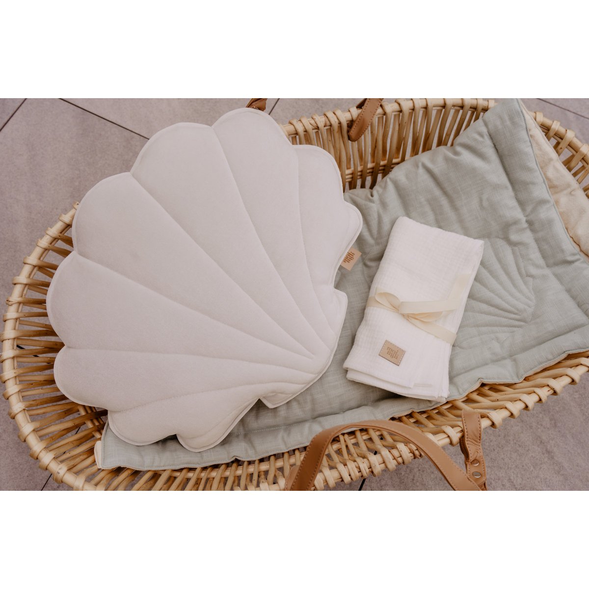 Fluwelen schelpkussen 'Wit'