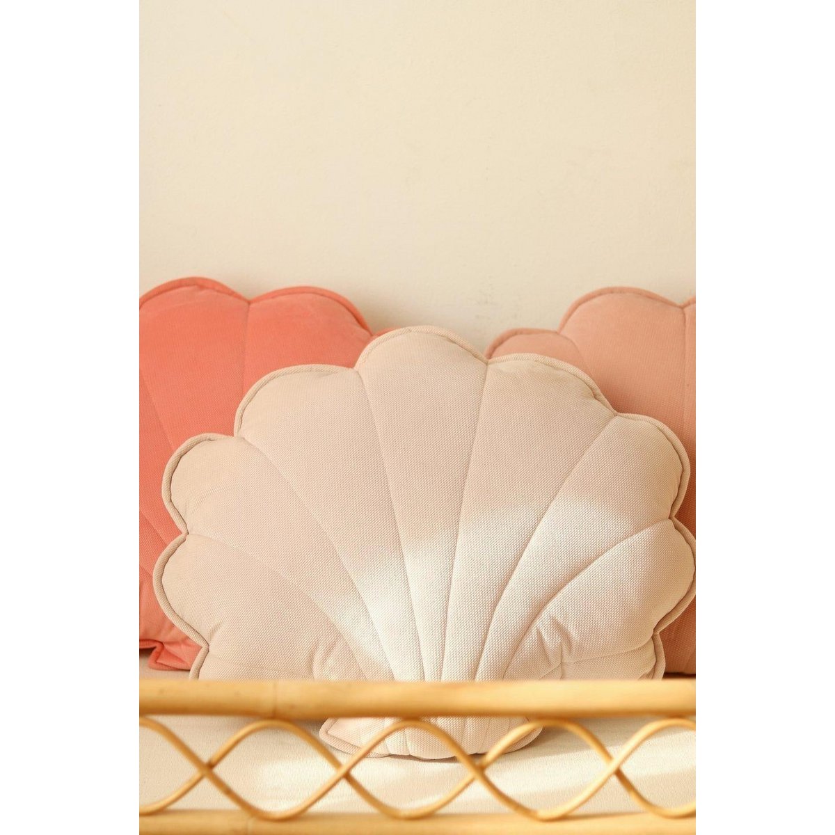 Fluwelen schelpkussen 'Poederroze'